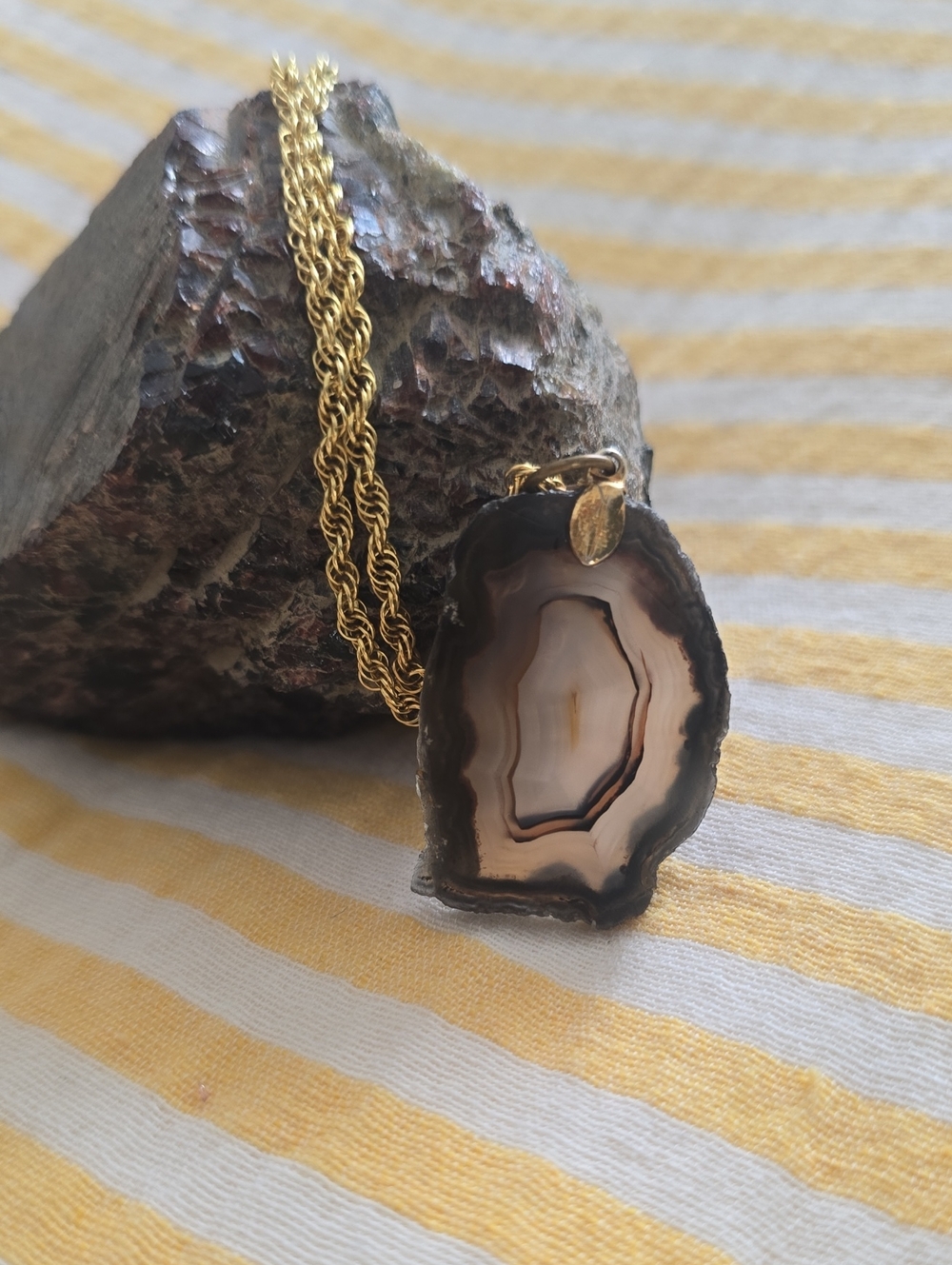 Gold-Tone Agate Slice Pendant Necklace - Neutral Brown